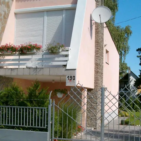 Holiday In Balatonmariafurdo 19517 度假居